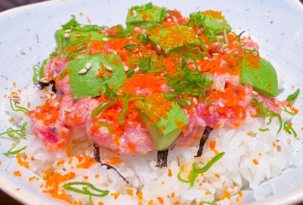Spicy tuna avo